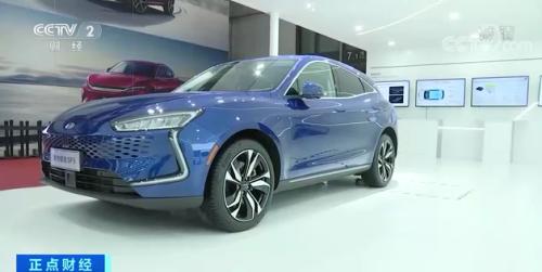 華為真的賣車了?!上新首日,記者實(shí)地探訪→